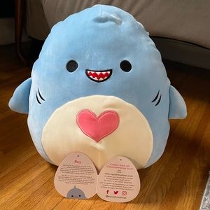 Extremely rare and htf Canadian Rey squishmallow